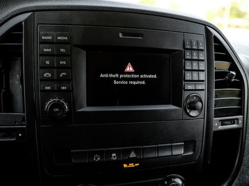 Used 2018 Mercedes-Benz Metris image 24