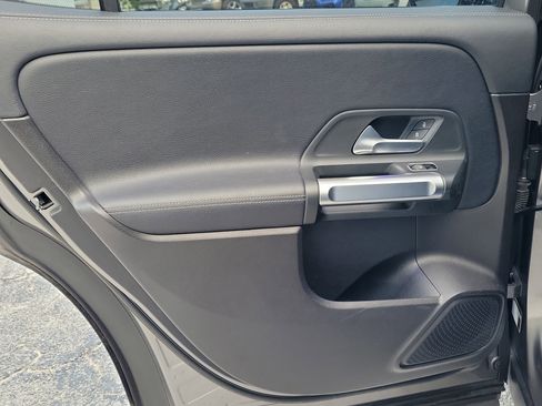 Used 2020 Mercedes-Benz GLB 250 w/ Premium Package image 17