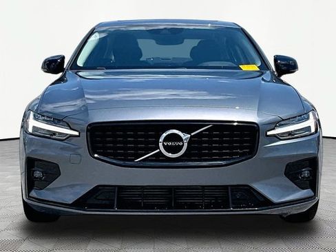Used 2021 Volvo S60 T5 Momentum w/ Premium Package AWD/4WD image 2