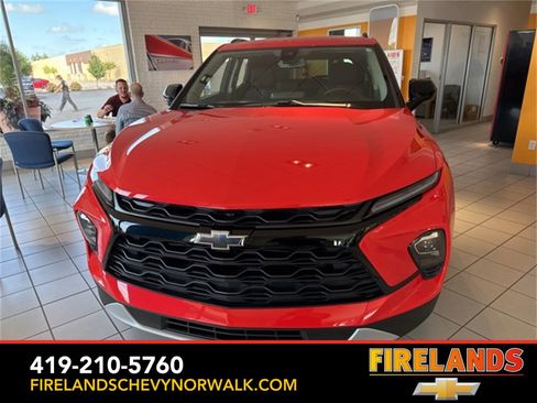 New 2025 Chevrolet Blazer LT w/ Convenience Package image 2