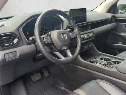 Used 2023 Honda Pilot Touring image 9