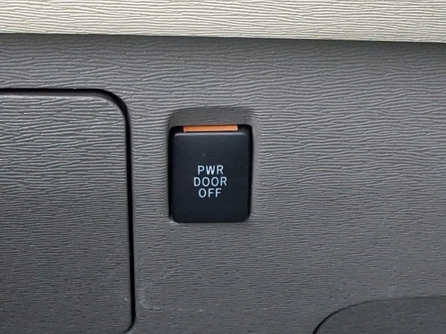 Used 2013 Toyota Sienna LE w/ Towing Pkg FWD image 25