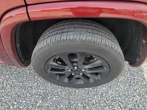 Used 2022 Jeep Grand Cherokee Laredo X image 6