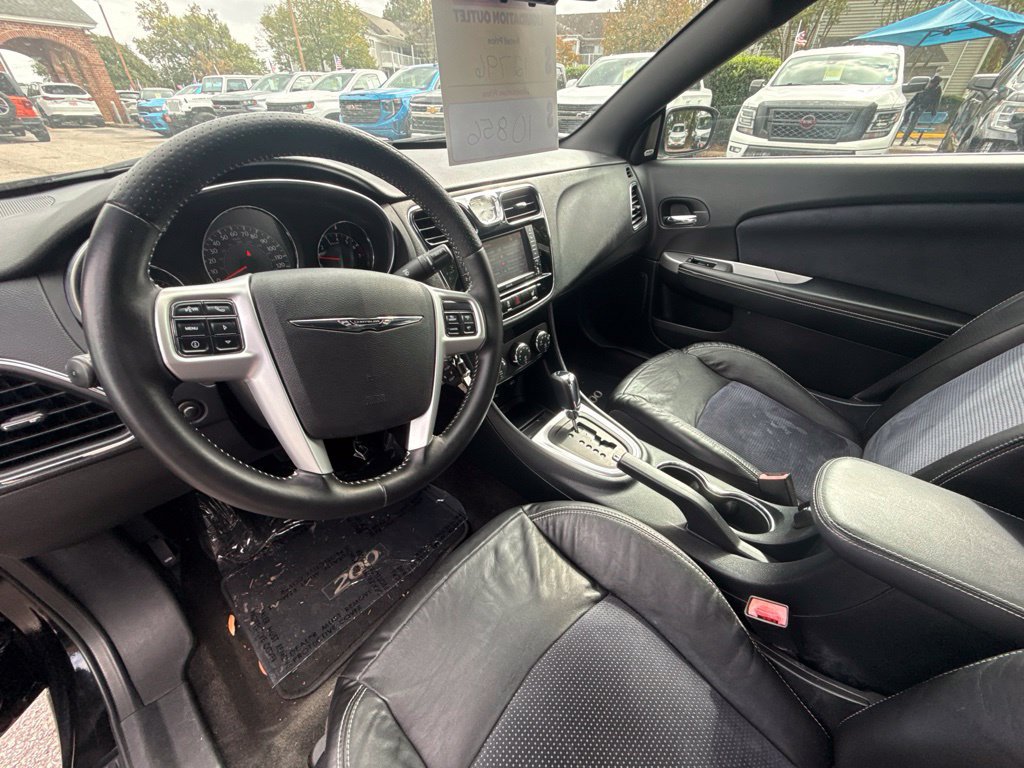 Used 2011 Chrysler 200 S FWD image 12