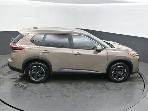 Used 2025 Nissan Rogue SV image 40
