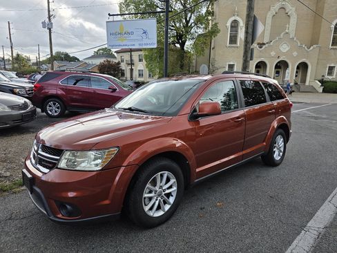 Used 2014 Dodge Journey SXT w/ Flexible Seating Group image 1