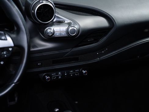 Used 2022 Ferrari F8 Tributo image 19