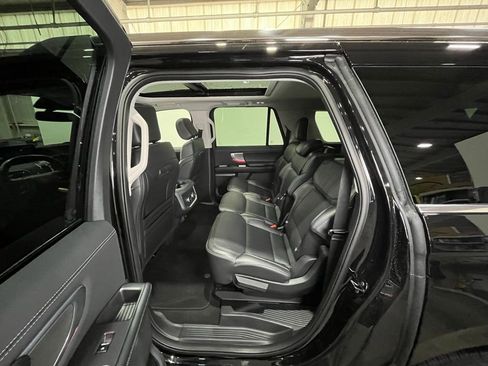 Certified 2025 Ford Expedition Max Platinum image 18