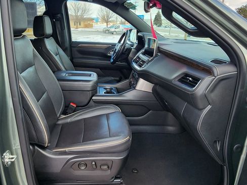 Used 2023 Chevrolet Suburban Premier image 16