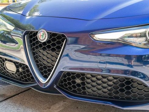 Used 2017 Alfa Romeo Giulia Ti w/ TI 19" Sport Package AWD/4WD image 11