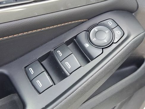 Used 2019 Chevrolet Traverse LT FWD image 20