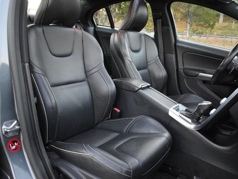 Used 2016 Volvo S60 T5 R-Design image 14