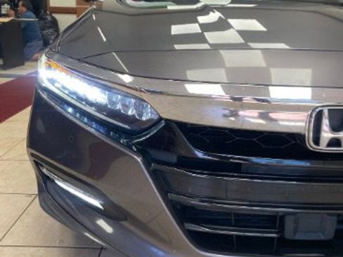 Used 2020 Honda Accord Touring image 12