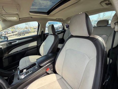 Used 2020 Ford Fusion SE w/ Equipment Group 151A image 13