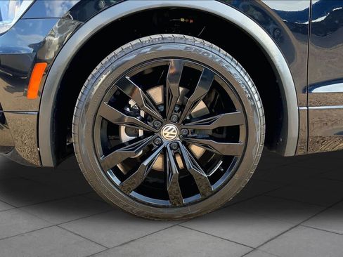 Used 2021 Volkswagen Tiguan SE R-Line FWD image 11