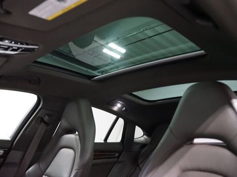 Used 2018 Porsche Panamera image 34