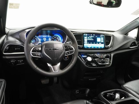 New 2026 Chrysler Pacifica Select FWD image 18