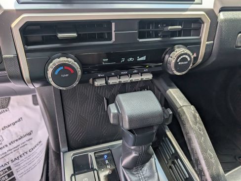 Used 2025 Toyota Tacoma SR5 AWD/4WD image 17