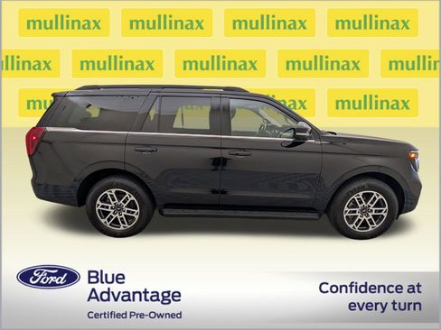 Used 2025 Ford Expedition Active RWD image 2