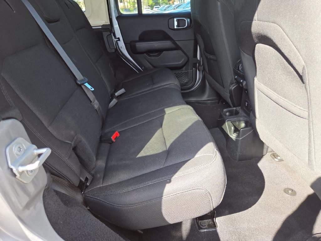 Used 2019 Jeep Wrangler Unlimited Sahara AWD/4WD image 18