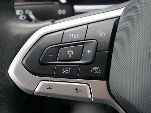 Used 2024 Volkswagen Jetta Sport image 30