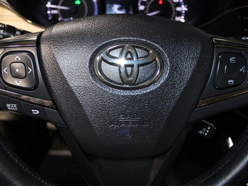 Used 2015 Toyota Avalon Limited FWD image 2