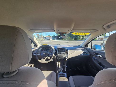 Used 2018 Chevrolet Cruze LT FWD image 15