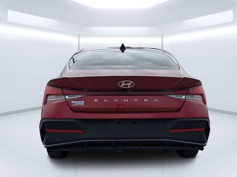 Used 2024 Hyundai Elantra SEL image 5