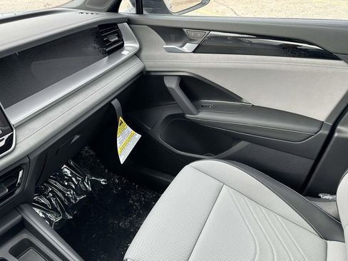New 2026 Volkswagen Tiguan SE R-Line AWD/4WD image 25
