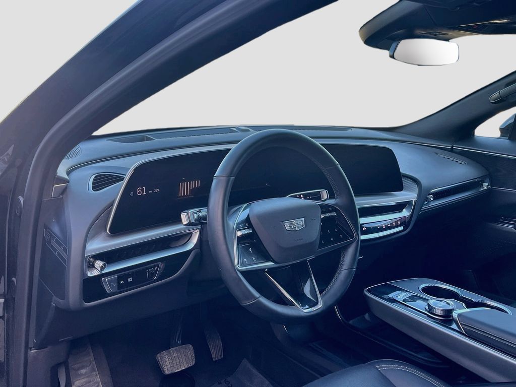 Used 2025 Cadillac Lyriq Sport AWD/4WD image 9