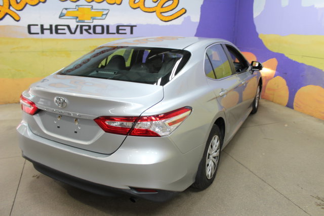 Used 2018 Toyota Camry LE FWD image 8