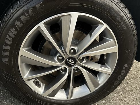 Used 2020 Hyundai Santa Fe Limited image 10