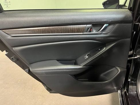 Used 2019 Honda Accord Touring image 16