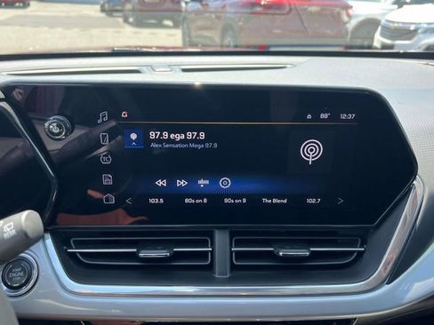 Used 2024 Chevrolet Trax LT w/ Driver Confidence Package FWD image 27