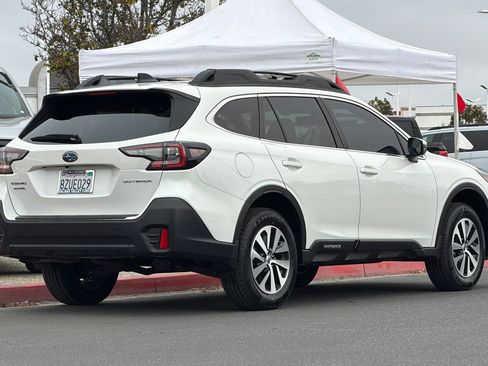 Used 2022 Subaru Outback Premium AWD/4WD image 4