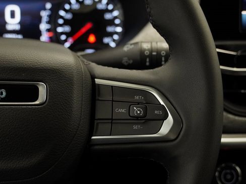 Certified 2025 Jeep Compass Latitude w/ Convenience Group image 37