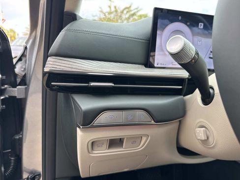 Used 2025 Genesis GV80 3.5T Prestige image 33