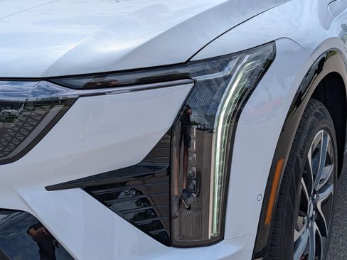 New 2026 Cadillac Optiq Sport 1 w/ LPO, Floor Liner Package AWD/4WD image 7