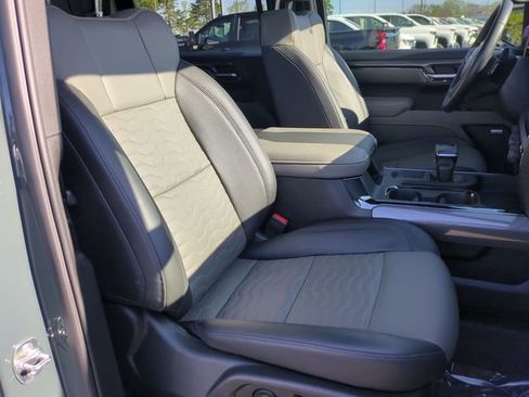 Used 2025 Chevrolet Silverado 1500 ZR2 w/ Technology Package image 25