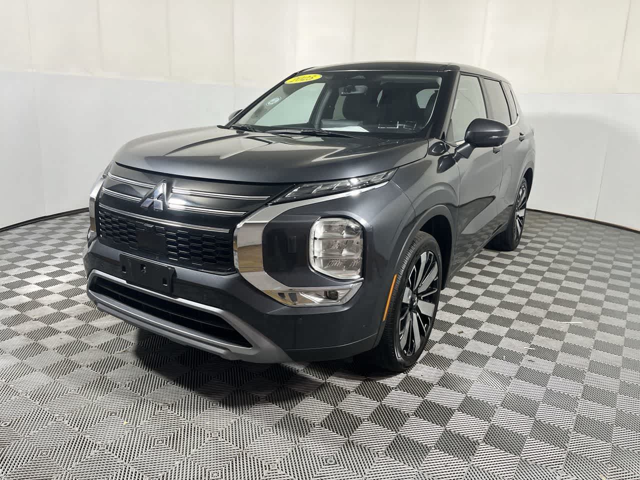 Used 2025 Mitsubishi Outlander SE AWD/4WD image 4