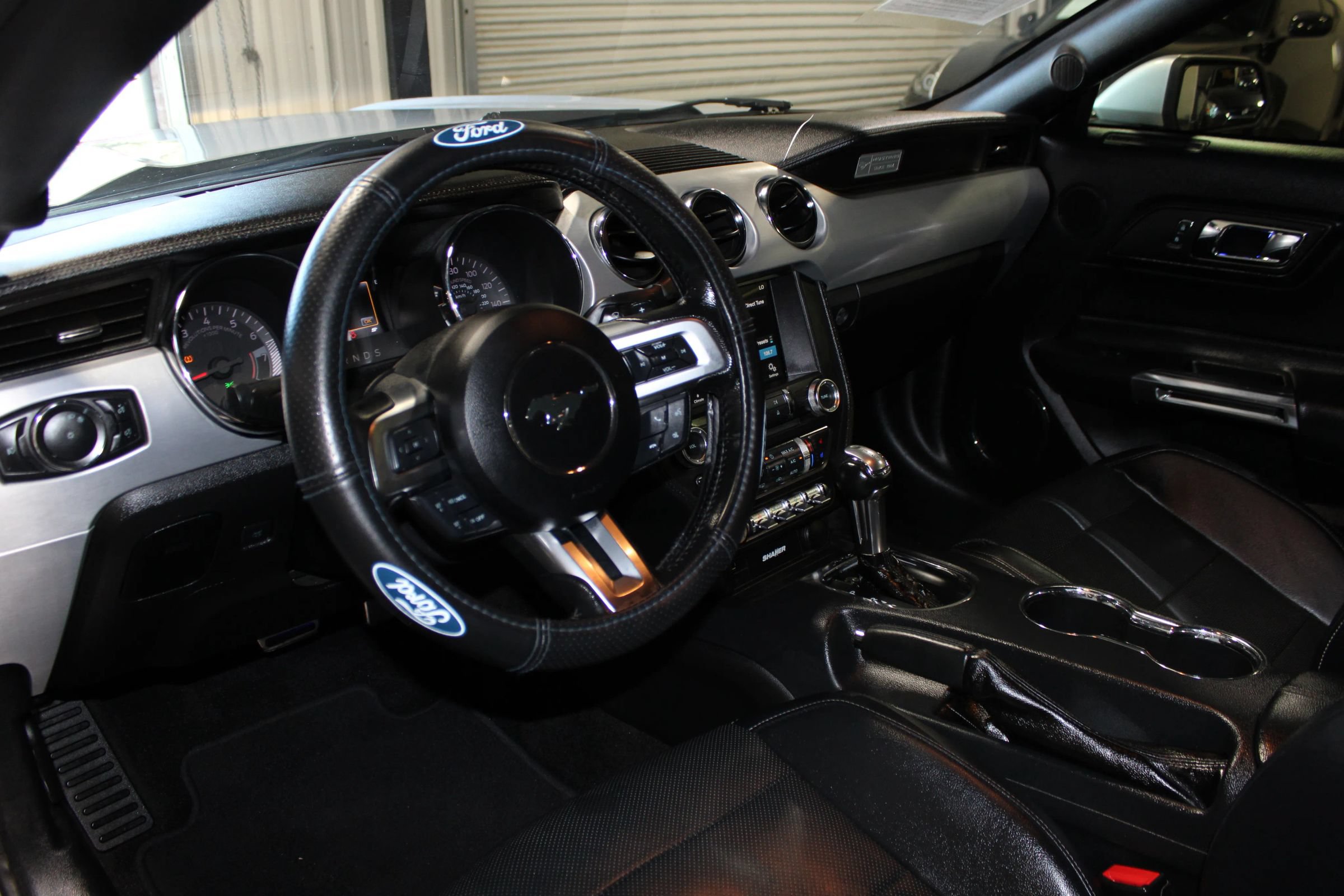 Used 2016 Ford Mustang Convertible RWD image 21