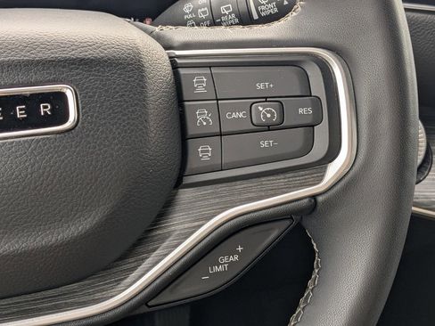 Certified 2024 Jeep Wagoneer Series II image 25