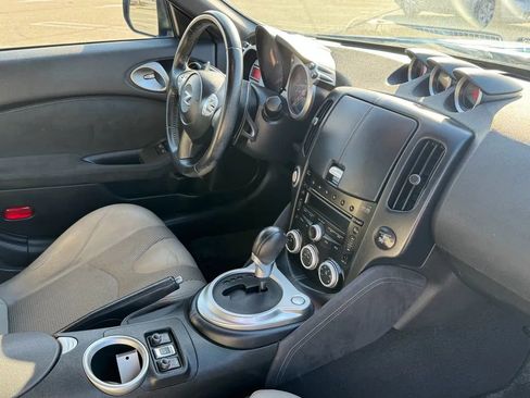 Used 2010 Nissan 370Z Touring image 22