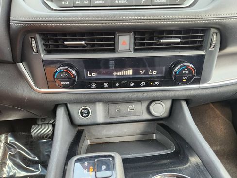 Used 2023 Nissan Rogue SV FWD image 19