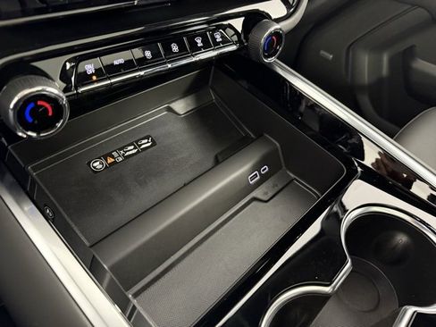 New 2025 Chevrolet Suburban Premier w/ Sun And Tow Package image 29