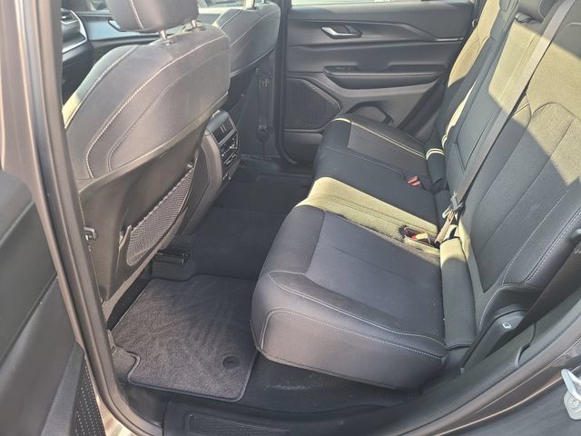 Used 2024 Jeep Grand Cherokee Laredo X w/ Luxury Tech Group I AWD/4WD image 19