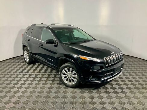 Used 2018 Jeep Cherokee Overland w/ Technology Group AWD/4WD image 4