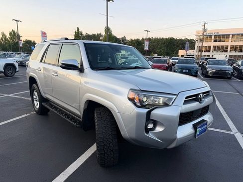 Used 2021 Toyota 4Runner SR5 Premium w/ Moonroof Package AWD/4WD image 3