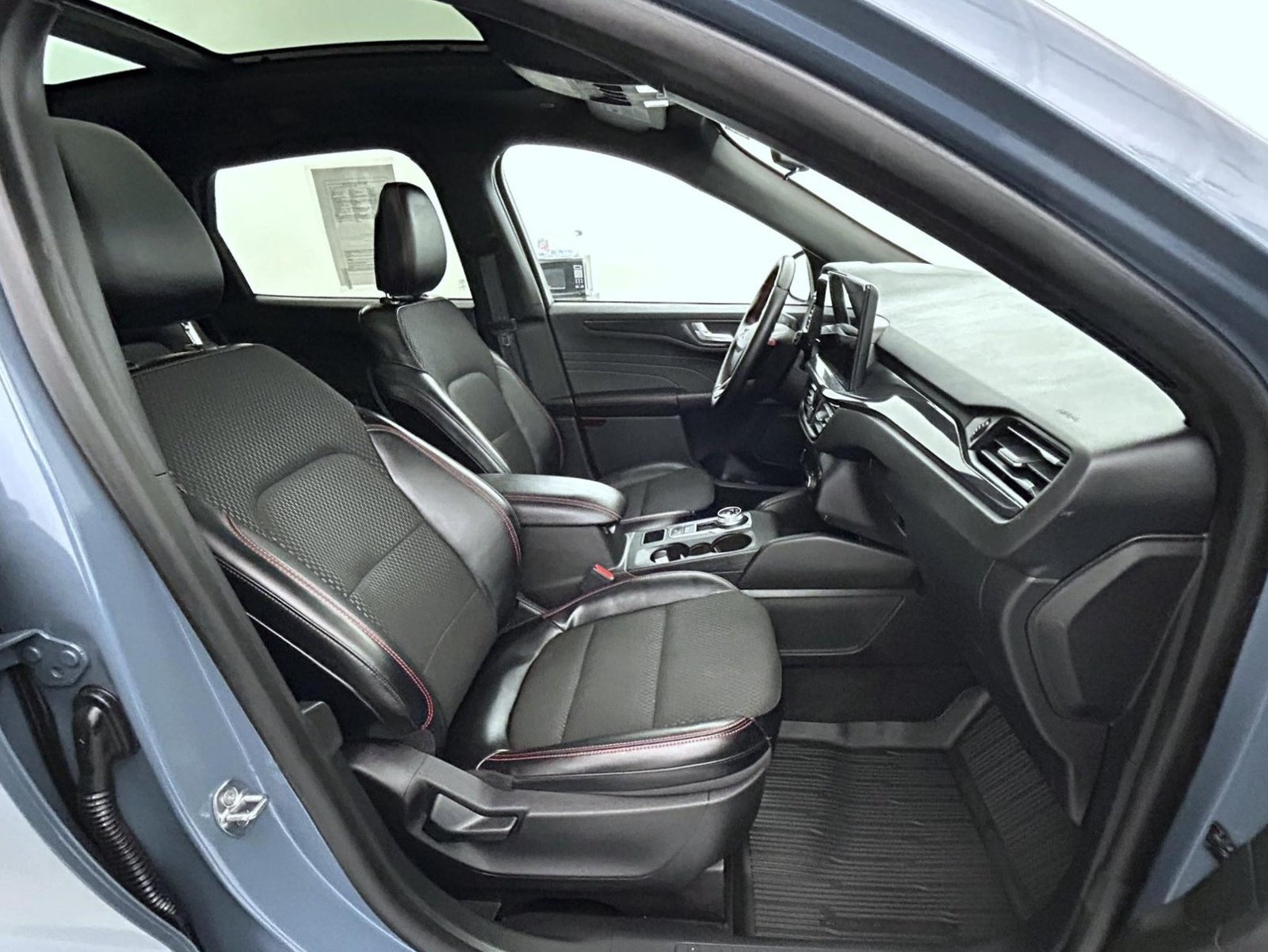 Used 2024 Ford Escape ST-Line w/ Tech Pack #1 AWD/4WD image 18