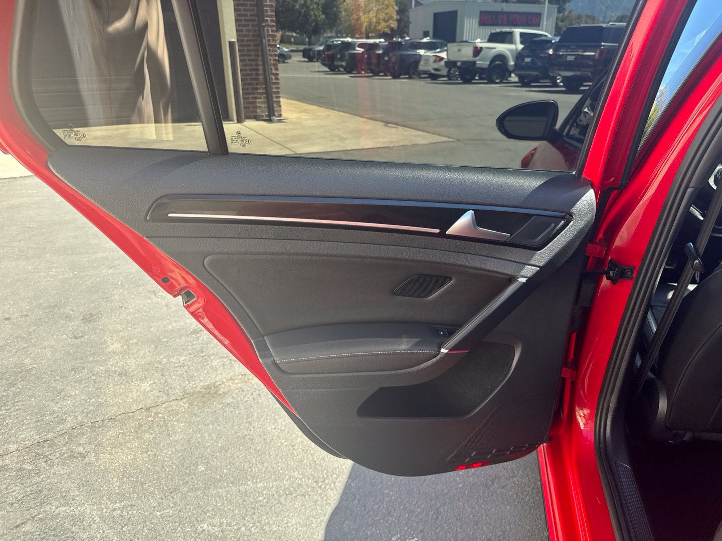 Used 2019 Volkswagen Golf R 4-Door AWD/4WD image 16